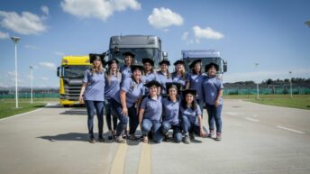 Camioneras carajo: ya son 36 las mujeres capacitadas como conductoras de camiones