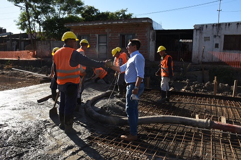 Gustavo Martínez recorrió la obra del conducto troncal de desagües pluviales de la calle Duvivier, que beneficiará a gran parte de la cuenca de Villa Libertad 1