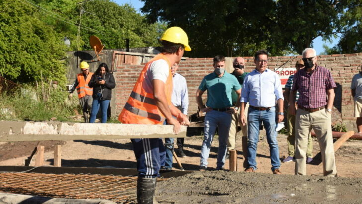 Gustavo Martínez recorrió la obra del conducto troncal de desagües pluviales de la calle Duvivier, que beneficiará a gran parte de la cuenca de Villa Libertad