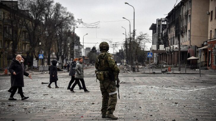 Guerra: Rusia se adjudica una rendición masiva de soldados en Mariupol, pero Kiev no lo confirma