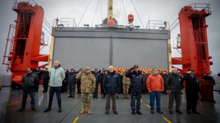 En el sitio de su hundimiento, veteranos del ARA General Belgrano homenajearon al buque