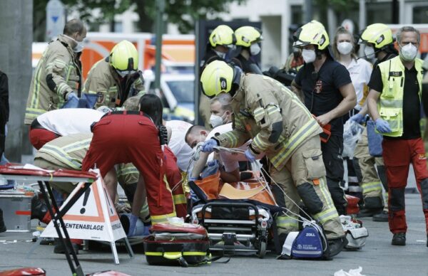 Alemania: un muerto y ocho heridos por un vehículo que atropelló a transeúntes 1