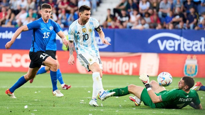 Argentina aplastó a Estonia con 5 goles de Messi