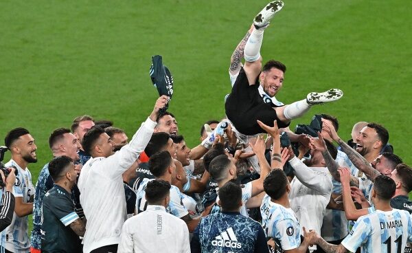 Argentina goleó a Italia y es el Supercampeón
