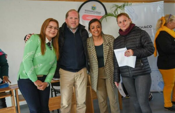 Barranqueras: Juan Manuel Chapo y Magda Ayala entregaron 87 nuevos DNI gratuitos 2