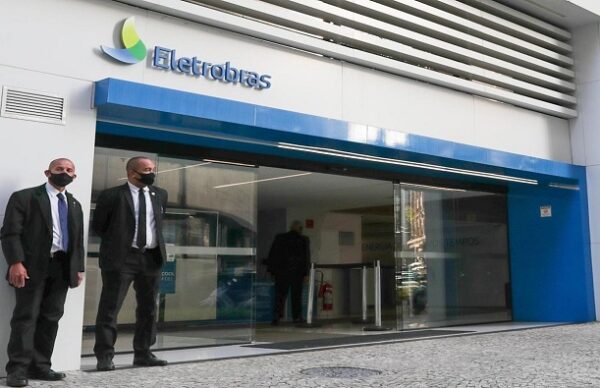 Bolsonaro privatizó la mayor empresa de electricidad de América Latina