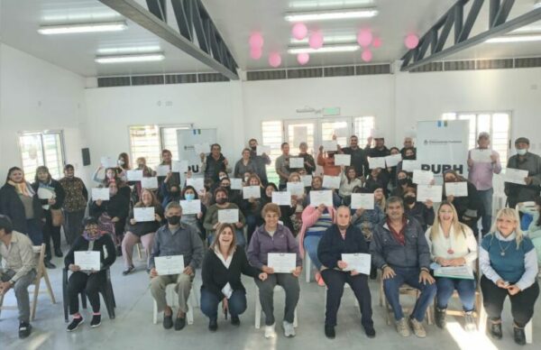 Desarrollo Territorial entregó 47 certificados RUBH en villa El Dorado 2