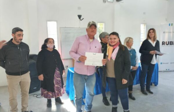 Desarrollo Territorial entregó 47 certificados RUBH en villa El Dorado 3