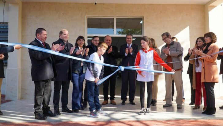 La Clotilde: Capitanich inauguró 13 cuadras de pavimento, refacción de la escuela Nº219 y la ampliación del registro civil