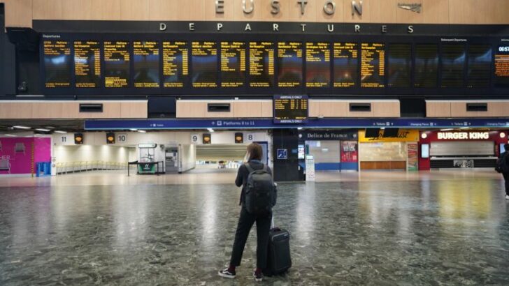 Una huelga ferroviaria paraliza a Inglaterra, Escocia y Gales