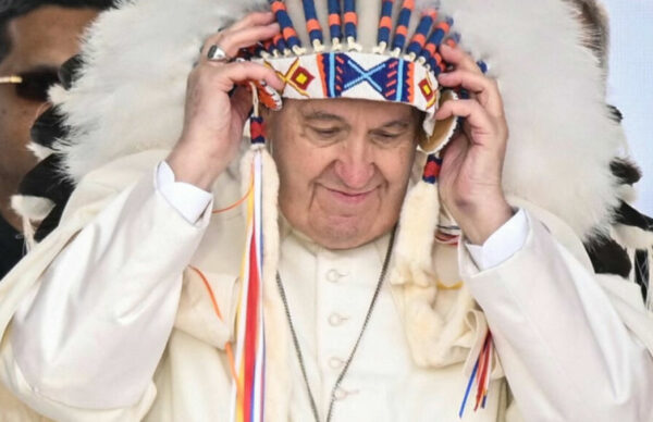 Francisco pidió "perdón" a los pueblos indígenas de Canadá
