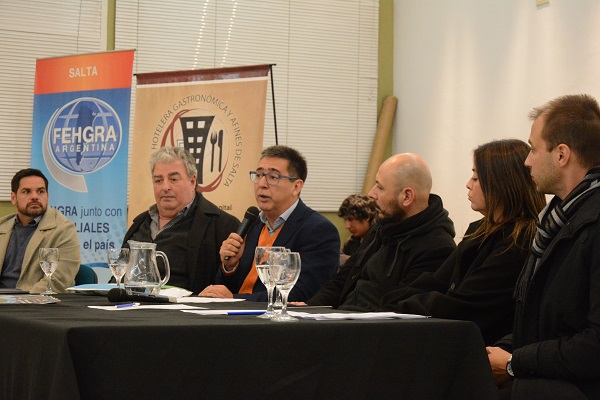 Gustavo Martínez firmó un convenio con la Cámara Hotelera, Gastronómica y Afines de Salta, para promover el turismo en Resistencia