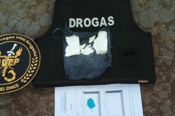 Villa Ángela: Vio a la policía, huyó y arrojo 214,6 gramos de cocaína 1