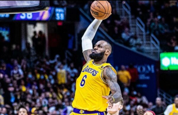 Contrato millonario de LeBron James con los Lakers 1
