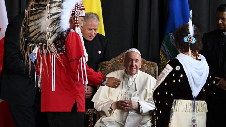 En Canadá, el Papa Francisco pidió perdón a los pueblos indígenas por el rol de la iglesia en la “occidentalización”