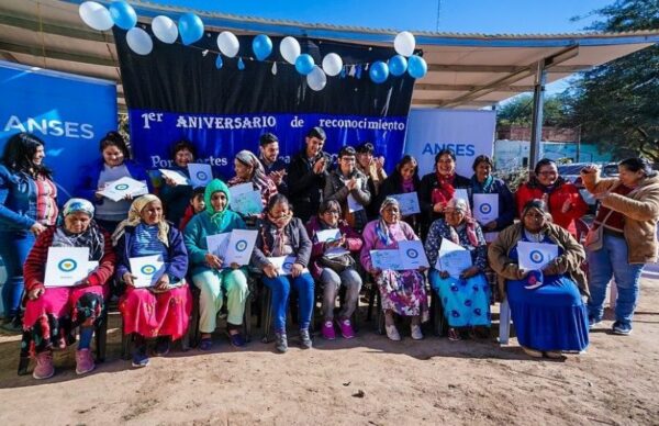 Programa de reconocimiento de tareas de cuidados: entregaron jubilaciones a mujeres de Misión Nueva Pompeya