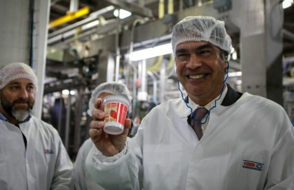 Capitanich anunció que Chaco aportará pomelos para el agua saborizada de una marca reconocida 1