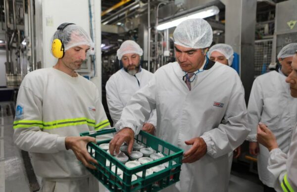 Capitanich anunció que Chaco aportará pomelos para el agua saborizada de una marca reconocida