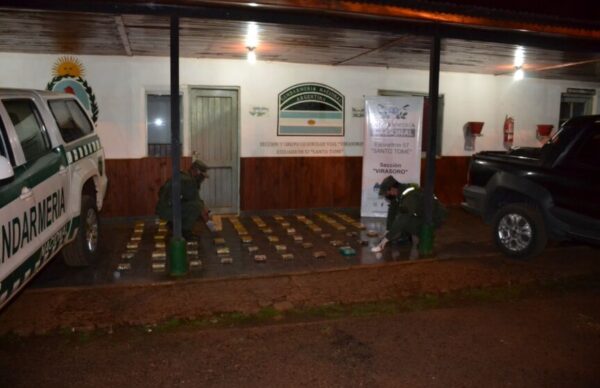 Corrientes: transportaban más de 30 kilos de marihuana, más de 1 kilo de cocaína y dinero