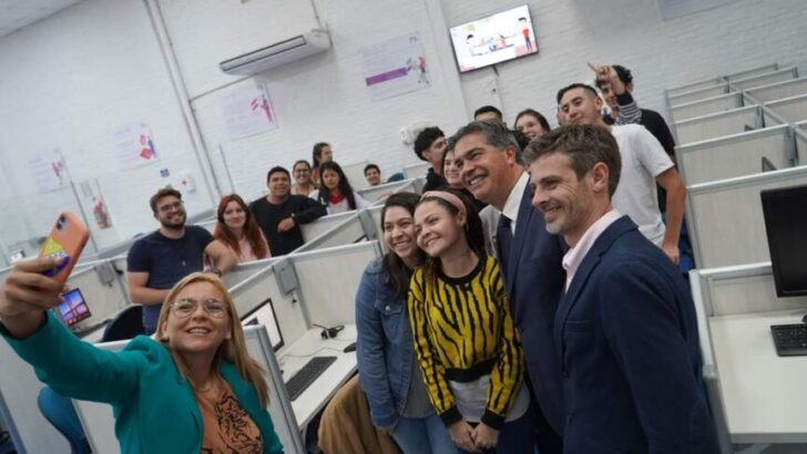 Empleo joven para Barranqueras: Magda Ayala y Capitanich recorrieron el Call Centener “Teleperformance”
