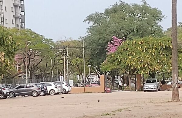 Escuela n°2 “Raúl B. Díaz”: de Patrimonio Histórico del Chaco a estacionamiento privado de empleados del Ministerio de Educación 2