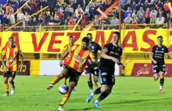 Federal A: Sarmiento venció por 1 a 0 a Racing de Córdoba 4