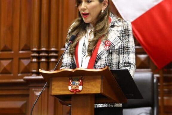 Perú: destituyeron a la presidenta del Congreso 3
