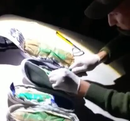 Santa Fe: Gendarmería secuestró 767 gramos de cocaína oculta en las suelas de cuatro zapatillas 2