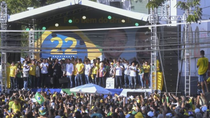 Brasil: Bolsonaro pidió sumar votos en el cierre de su campaña