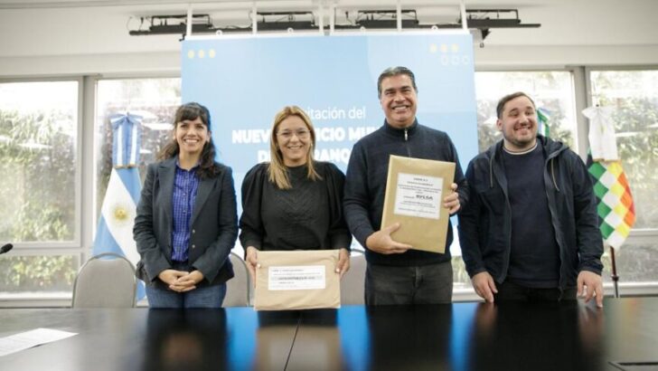 Capitanich y Magda Ayala abrieron los sobres de licitación del nuevo edificio municipal de Barranqueras