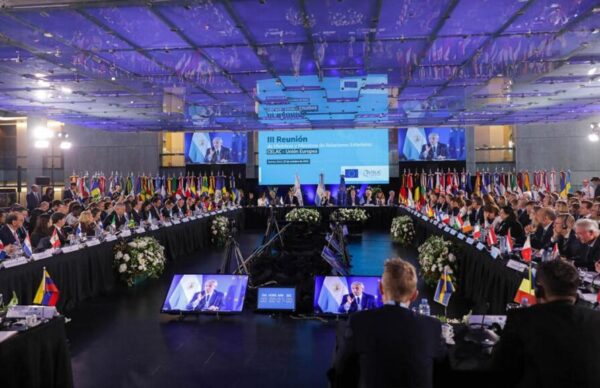 Cumbre Celac UE: Fernández pidió que se respeten la democracia y los procesos electorales en América Latina 1