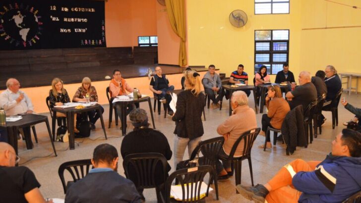 Gustavo Martínez en los Conversatorios Vecinales: “trabajamos con la comunidad para mejorar las condiciones de los barrios”