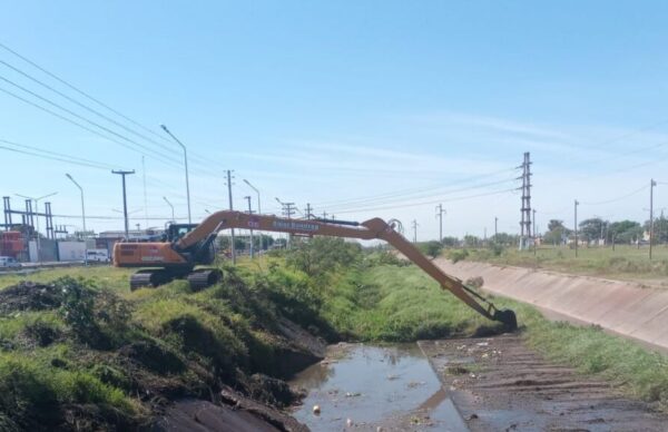 La APA inició la limpieza del canal Soberanía Nacional