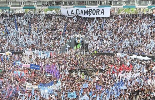 "CFK la fuerza de la esperanza" 1