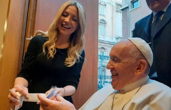Fabiola Yáñez visitó a Francisco en el Vaticano 1
