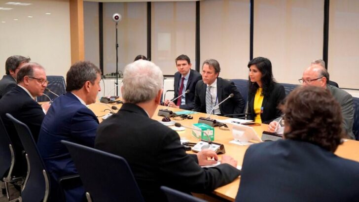 Renegociación con el FMI: una comitiva argentina viajará a Washington para cerrar el acuerdo
