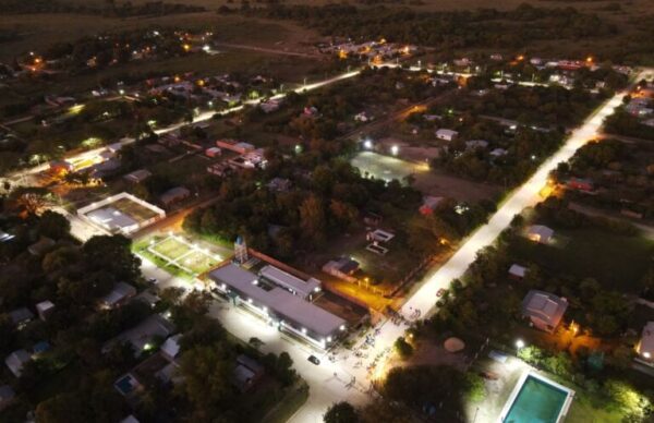 Capitanich inauguró seis nuevas cuadras de pavimento urbano e iluminación LED en Colonia Benítez y la plazoleta “Pentecostés” en Margarita Belén 2