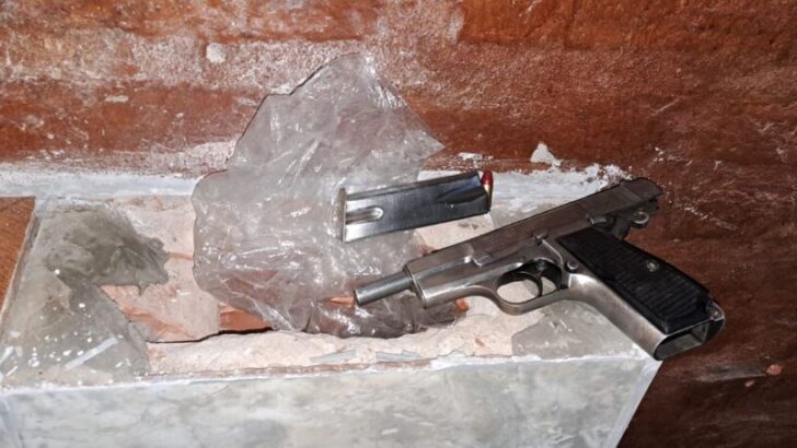 Villa Barberán: buscaban drogas y se encontraron con un arsenal de cartuchos