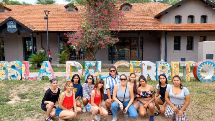 En la Isla del Cerrito, jóvenes sáenzpeñenses disfrutaron su viaje de egresados