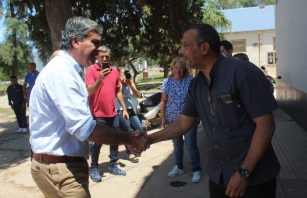 San Martín: Capitanich recorrió la obra de remodelación integral del hospital "Félix Pértile" y mantuvo una reunión con intendentes de diferentes localidades