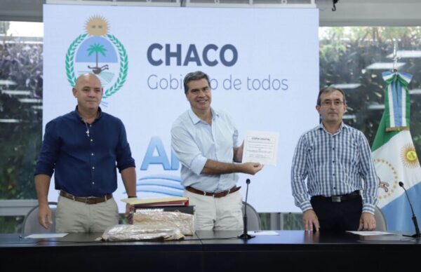 Capitanich participó de la apertura de sobres de licitación para la segunda etapa de defensa del barrio San Pedro Pescador