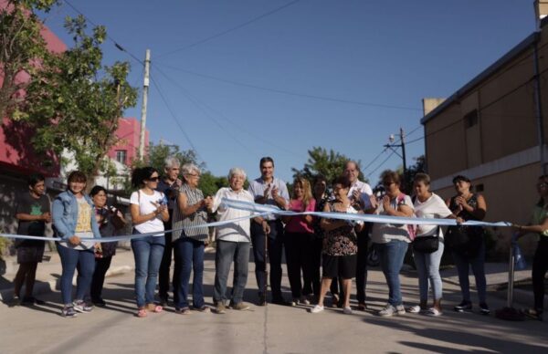 En Resistencia, Capitanich inauguró nuevas cuadras de pavimento en villa Del Oeste 2