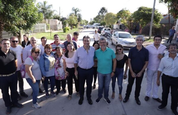 En Resistencia, Capitanich inauguró nuevas cuadras de pavimento en villa Del Oeste