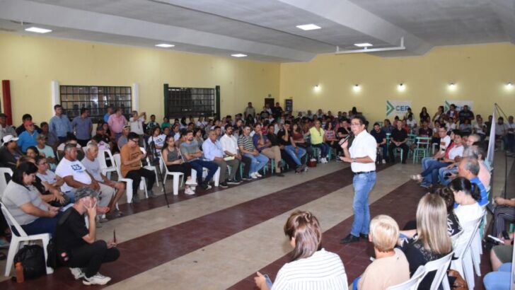 En Villa Ángela, Gustavo Martínez continuó llevando la propuesta del CER para Todos