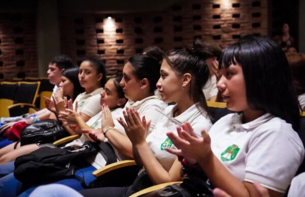 Analía Rach Quiroga puso en marcha el programa "Las escuelas van al cine" 2