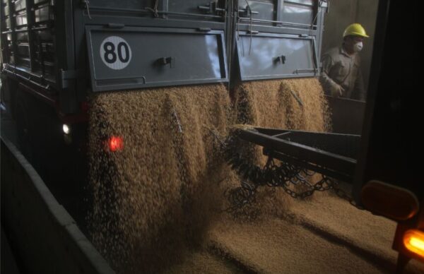 Corrientes: Castagneto presenció un operativo donde se secuestró 400 toneladas de soja 1