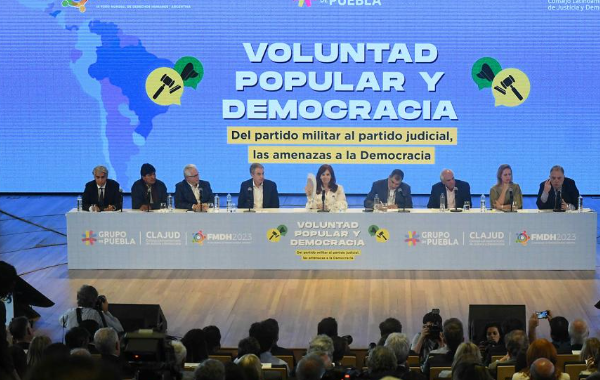 Cristina: "los gobiernos populistas igualaron a las sociedades" 2