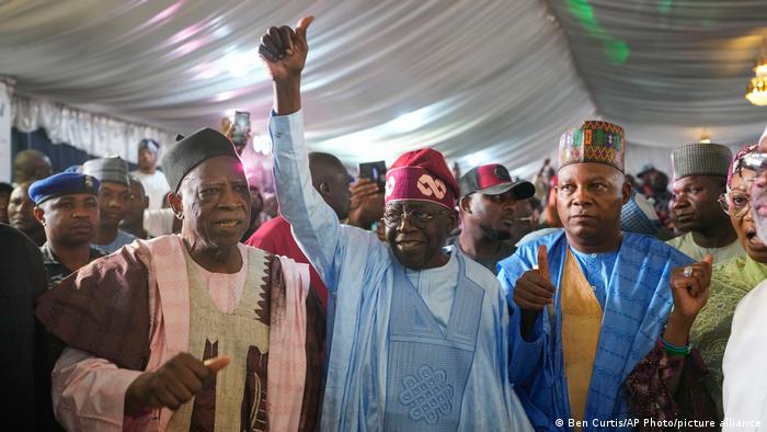 Elecciones presidenciales en Nigeria: el candidato oficialista ganó la primera vuelta