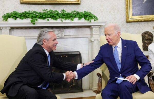 En la reunión con Alberto, Biden garantizó "amortiguar" los efectos de la sequía en el país 1