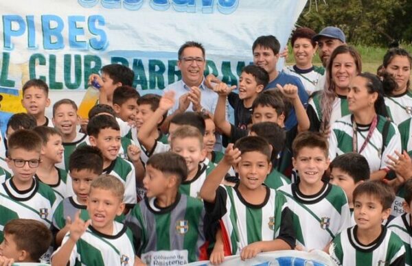 Entregaron de 480 kits deportivos al Fútbol Club Barberán 1